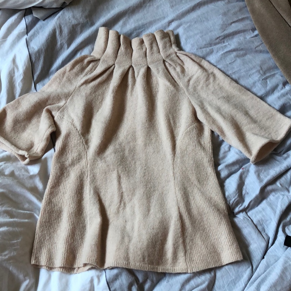 Short sleeve sweater